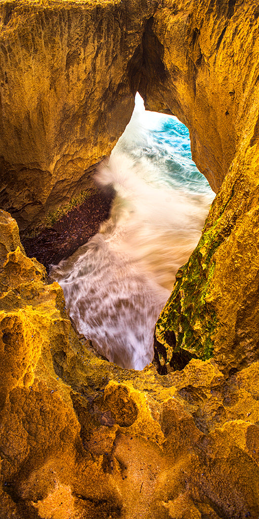 Jacinto's Hole: The Breath of the Rocks
